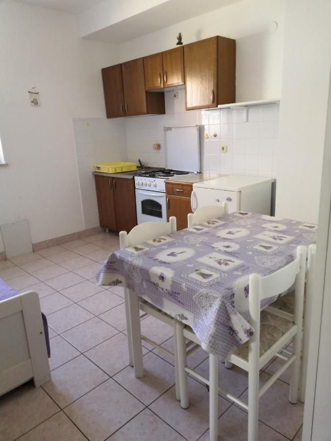 Laura And Nevio Apartments And Rooms Cres Εξωτερικό φωτογραφία