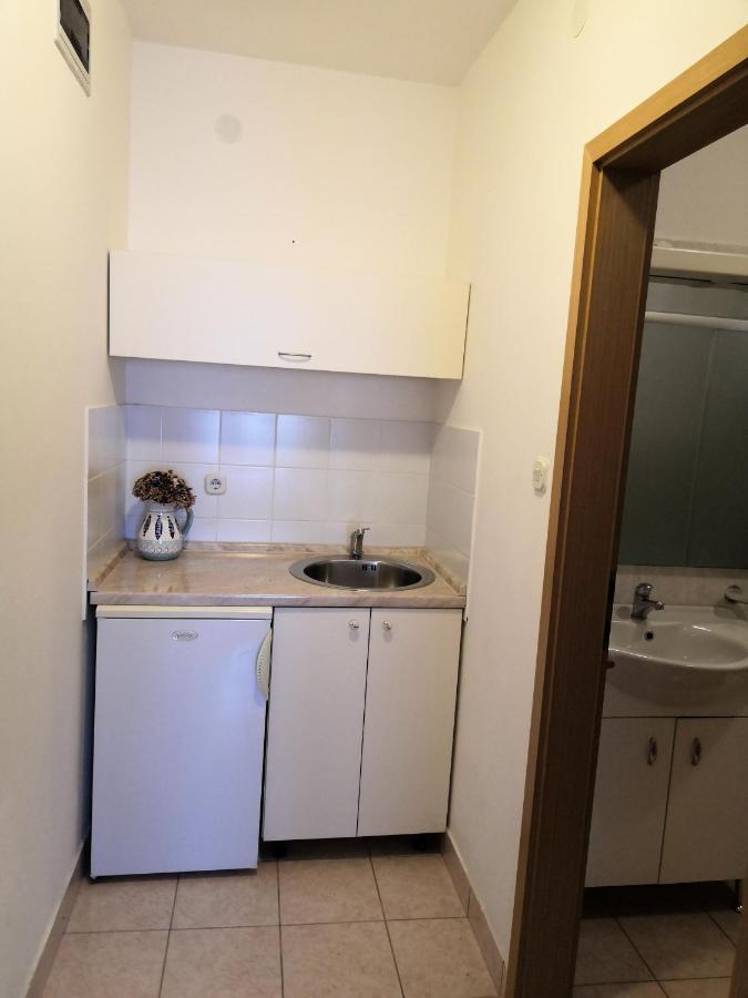 Laura And Nevio Apartments And Rooms Cres Εξωτερικό φωτογραφία