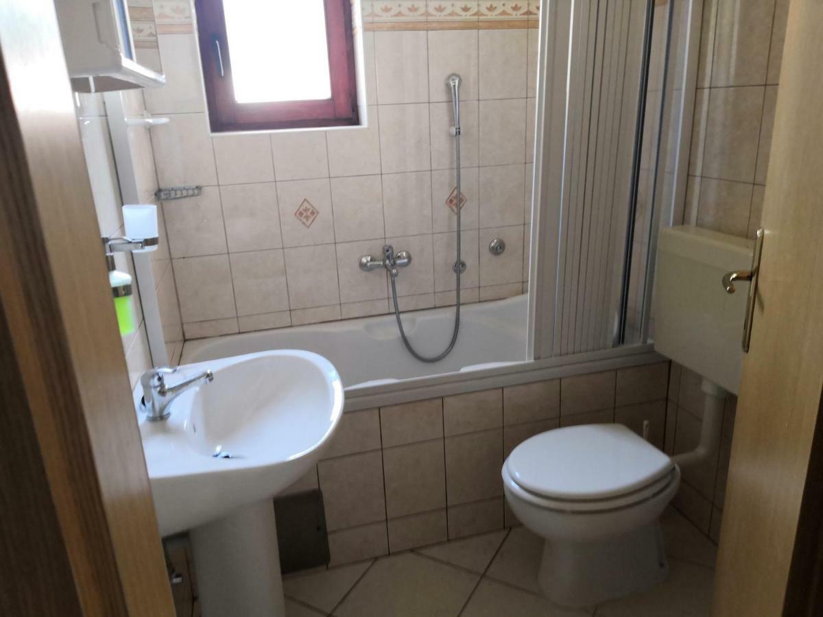 Laura And Nevio Apartments And Rooms Cres Εξωτερικό φωτογραφία