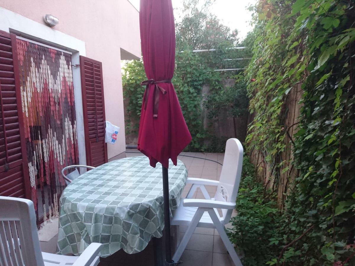 Laura And Nevio Apartments And Rooms Cres Εξωτερικό φωτογραφία